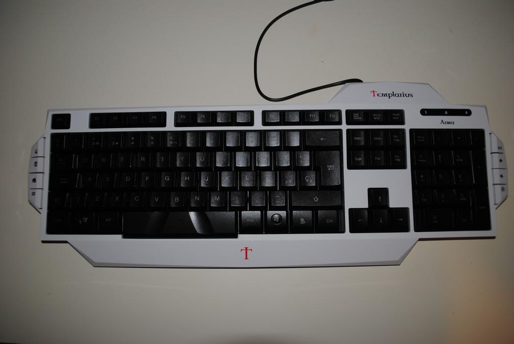 Teclado Aerocool Templarius Arma Gaming Keyboard
