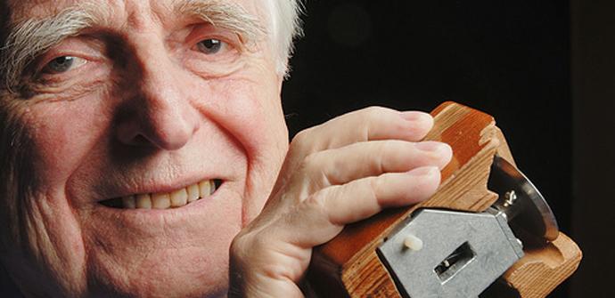 Muere Douglas Engelbart, el inventor del ratón para PC