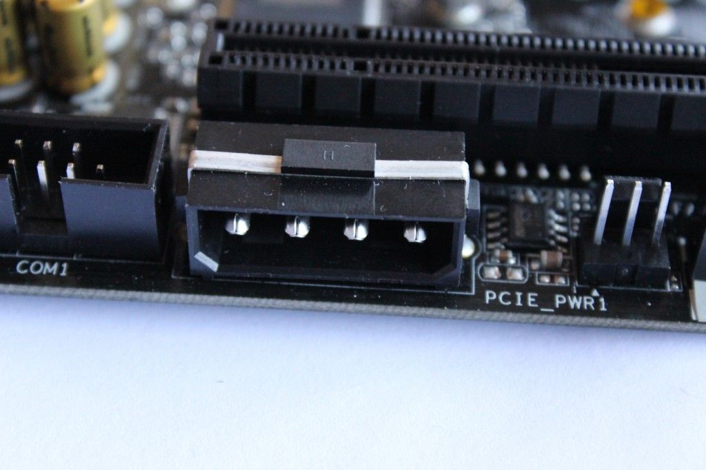 alimentacion auxiliar pcie