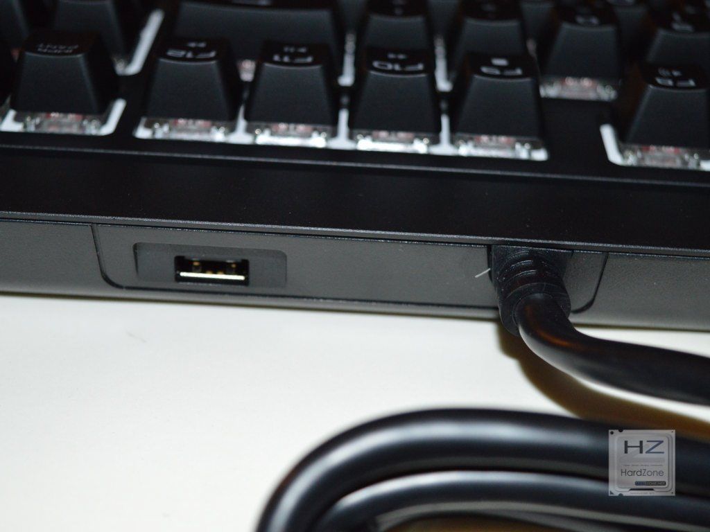 Corsair STRAFE RGB -024