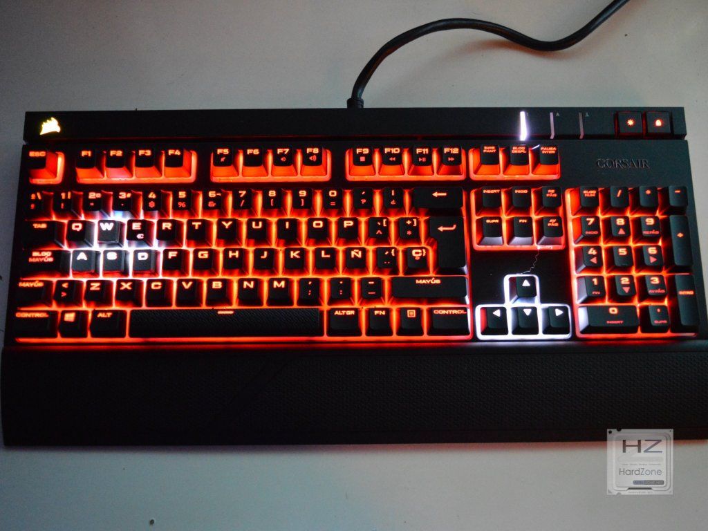 Corsair STRAFE RGB -035