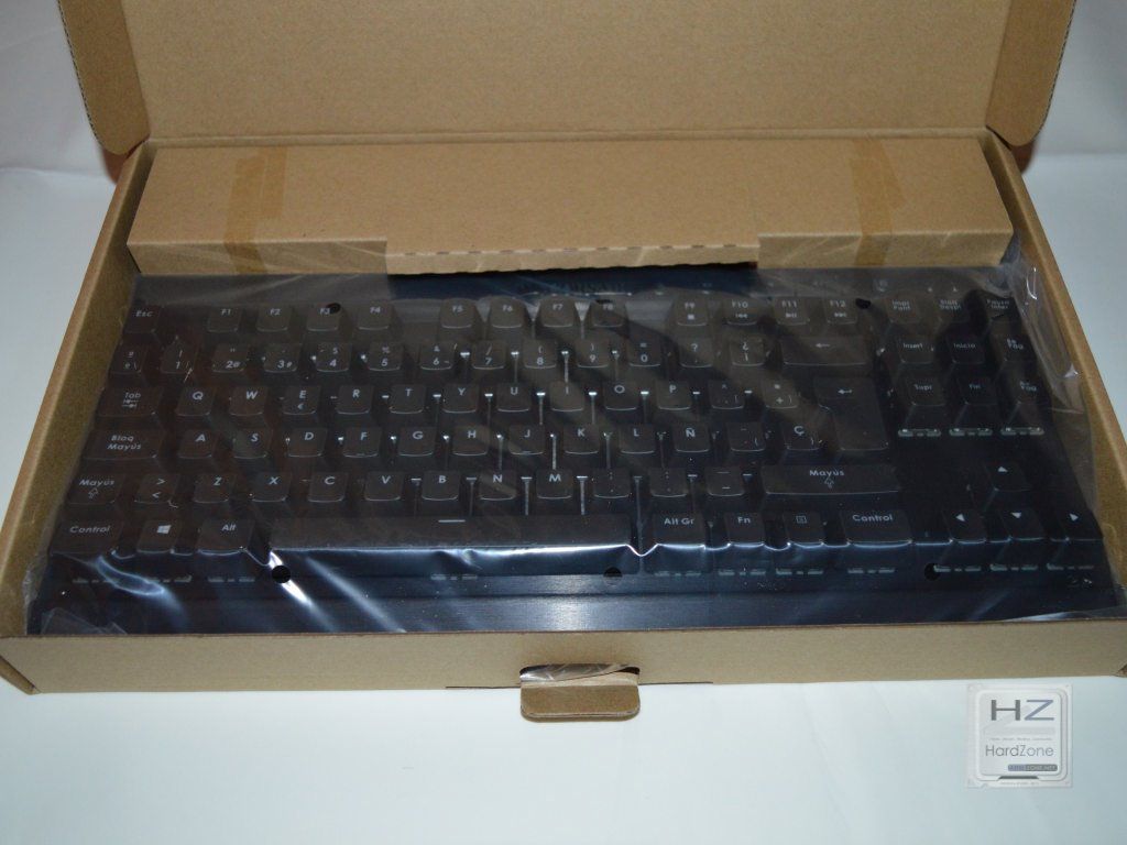 Corsair K65 RGB -004