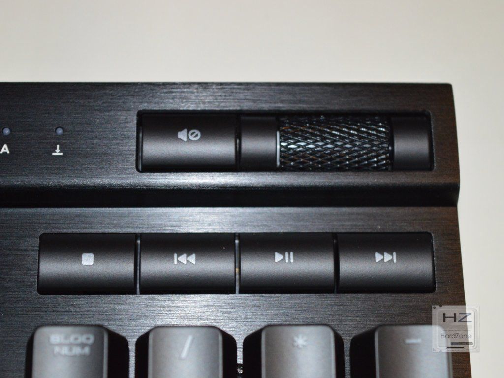 Corsair K70 RapidFire RGB -016