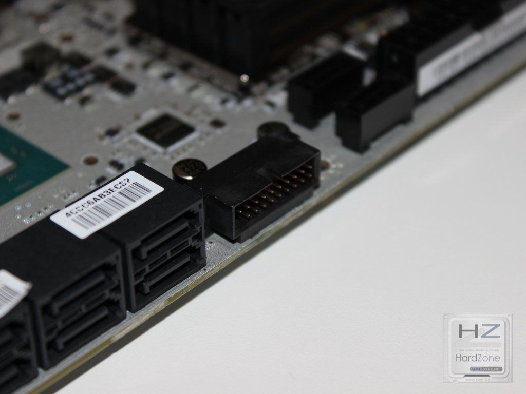 Z270-titanium-0131-1024x768.jpg