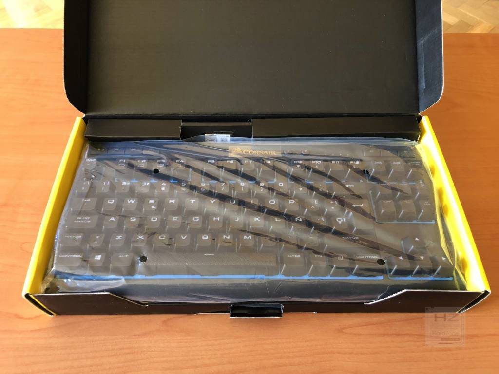 Corsair K63 - Caja interior