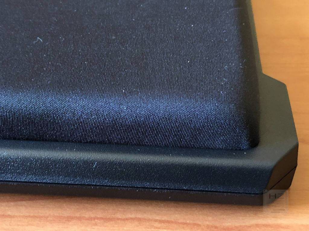 Corsair K63 Gaming Lapboard - Espuma inferior