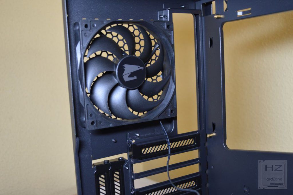 Aorus AC300W - Ventilador trasero