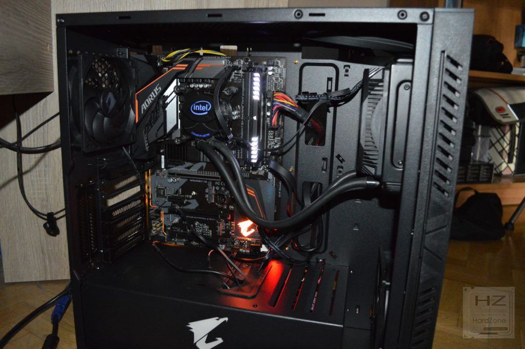 Aorus AC300W - Vista Montaje