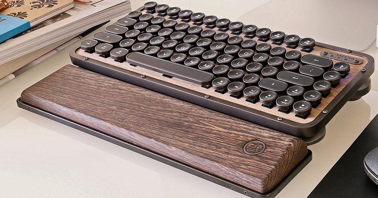 trabajo duro Exquisito Lucro El AZIO Retro Compact Keyboard ya está disponible en Indiegogo
