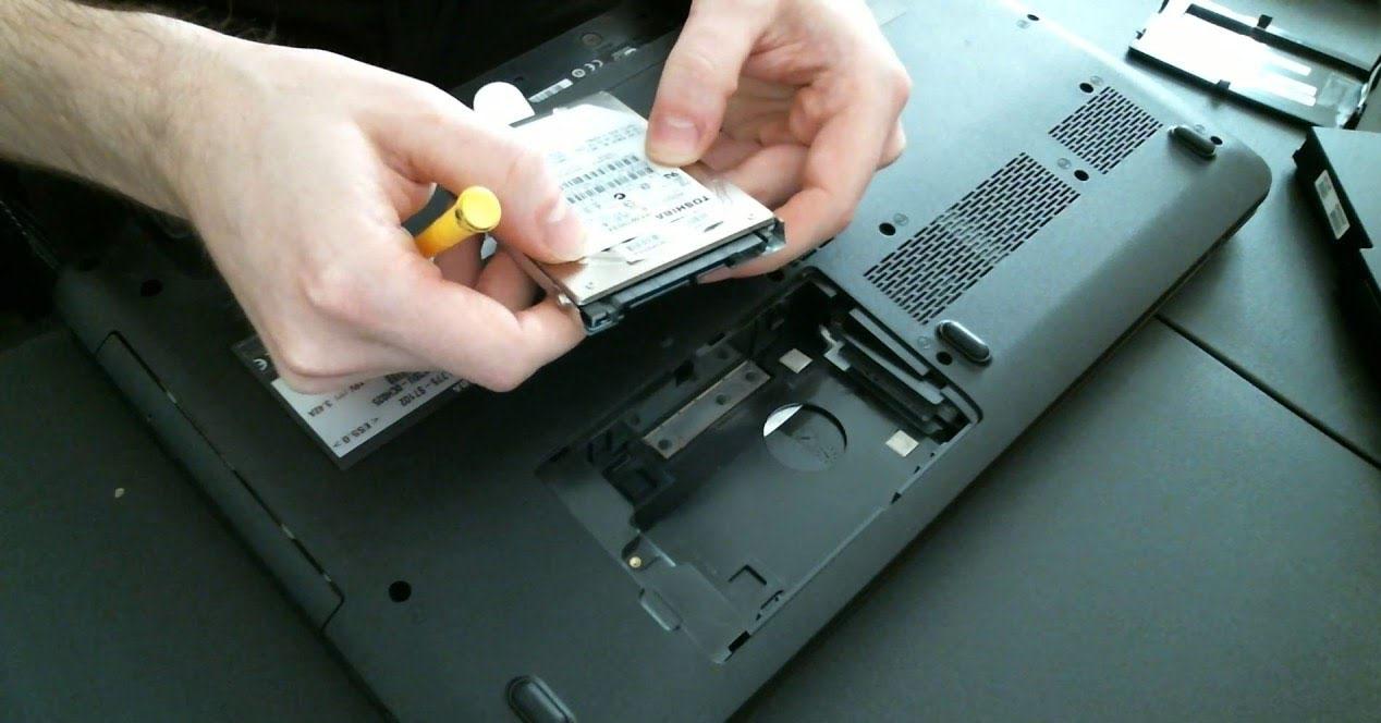 Escuchando Distribución Representación Cómo cambiar el disco duro o unidad SSD de tu portátil
