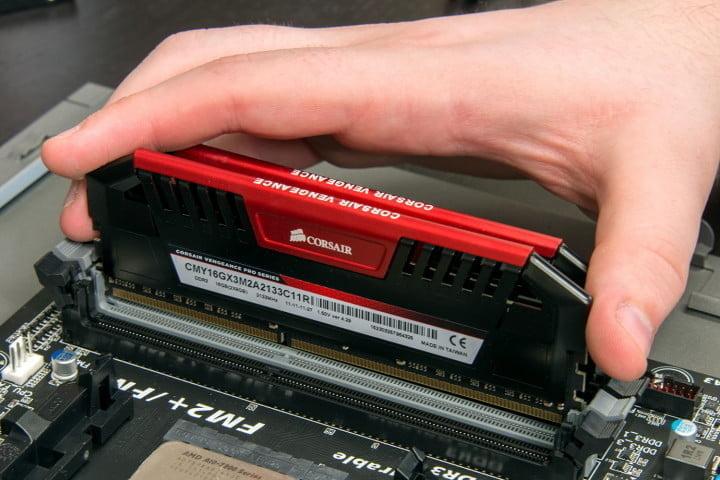 Instalar un módulo de RAM