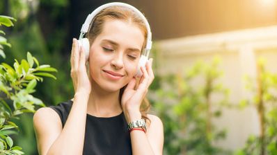Auriculares con sonido envolvente