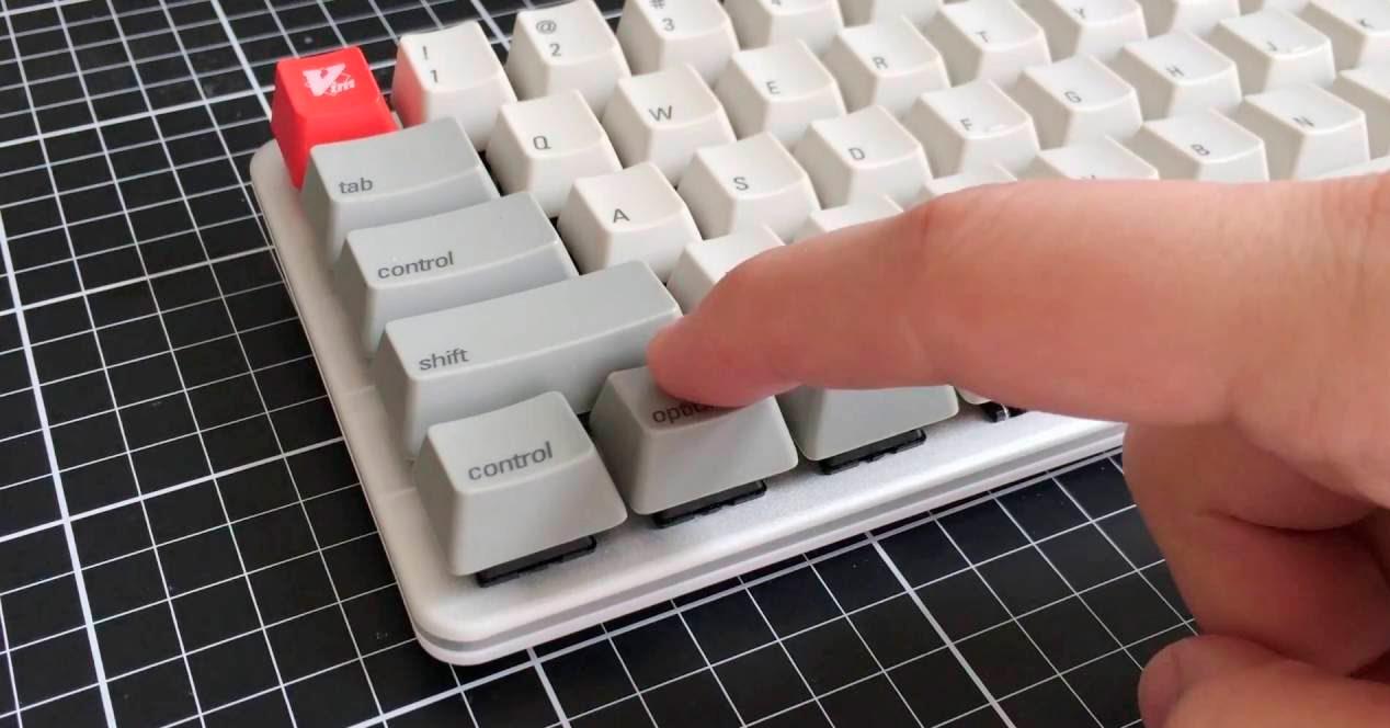 Cómo reparar una en un teclado mecánico