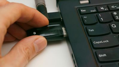 Pendrive conectado portátil