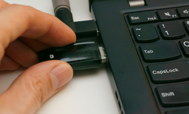 Pendrive conectado portátil