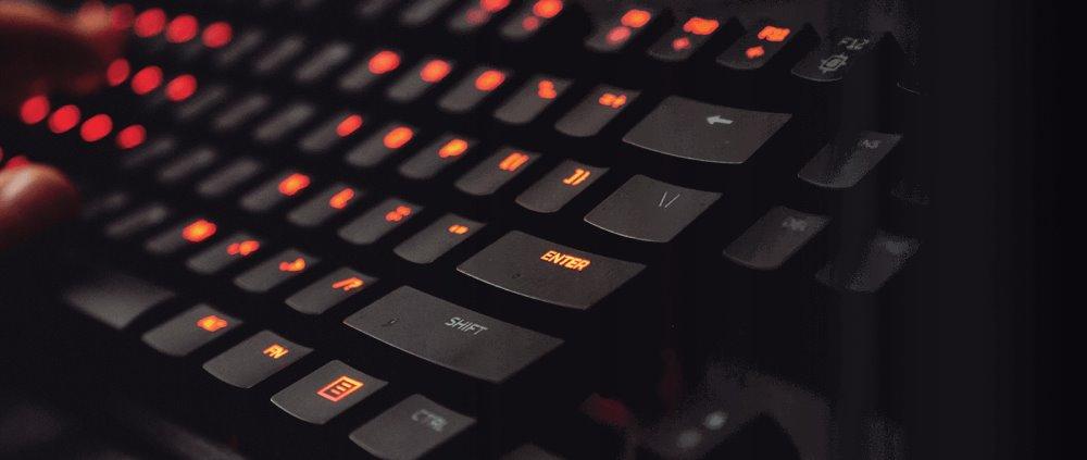 teclado luces rojas