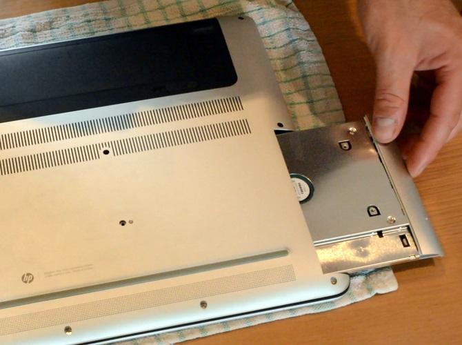 Insertar disco duro en portátil