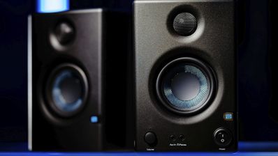 Conjunto de dos altavoces en color negro