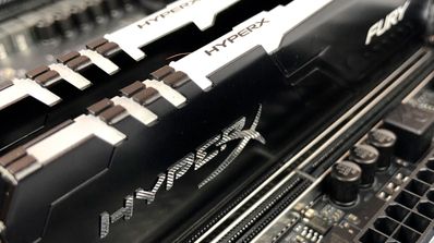 Módulos de RAM HyperX Fury conectados