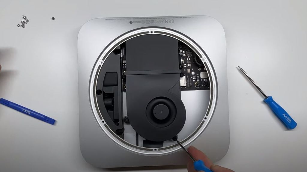 Al desmontar el nuevo Mac Mini descubren que sobra espacio