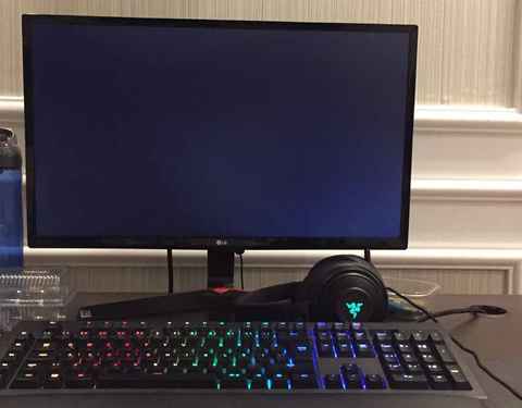 Cómo solucionar si al encender el PC la pantalla se queda en negro