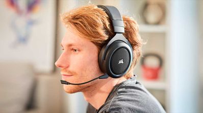 CORSAIR-HS70-PRO-CARBON-10
