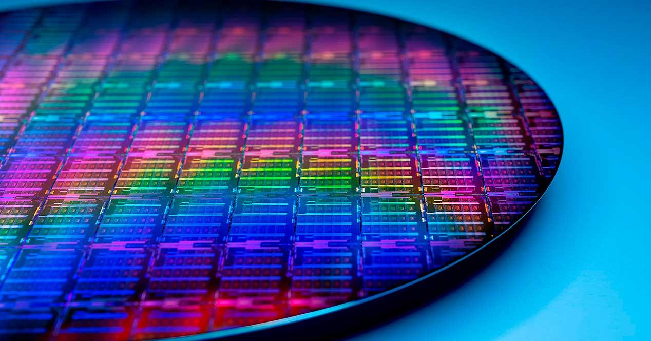Intel-Engineering-the-future-wafer-scaled