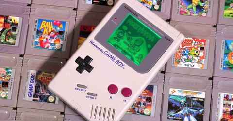 Así es la consola retro que arrasa en : en formato Game Boy