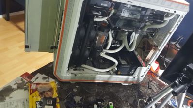 PC abierto desmontado