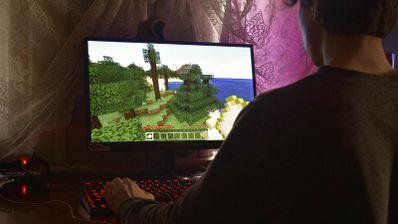 Monitor mostrando Minecraft