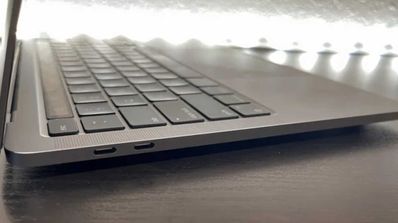 Portátil pocos puertos MacBook