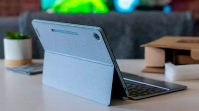 Chromebook sobre una mesa de escritorio