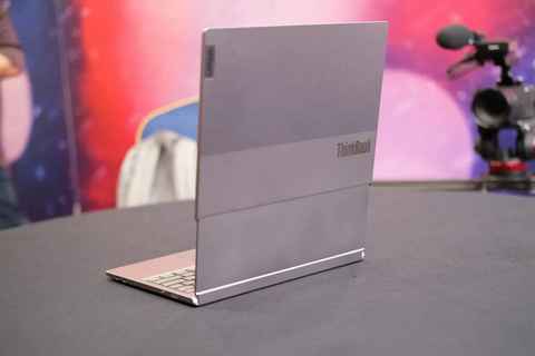 Idea de Lenovo de portátil con pantalla extensible - Al otro lado del  mostrador