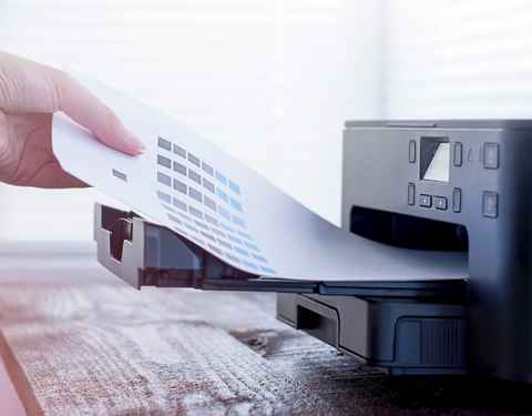 Cómo imprimir pegatinas adhesivas con una impresora