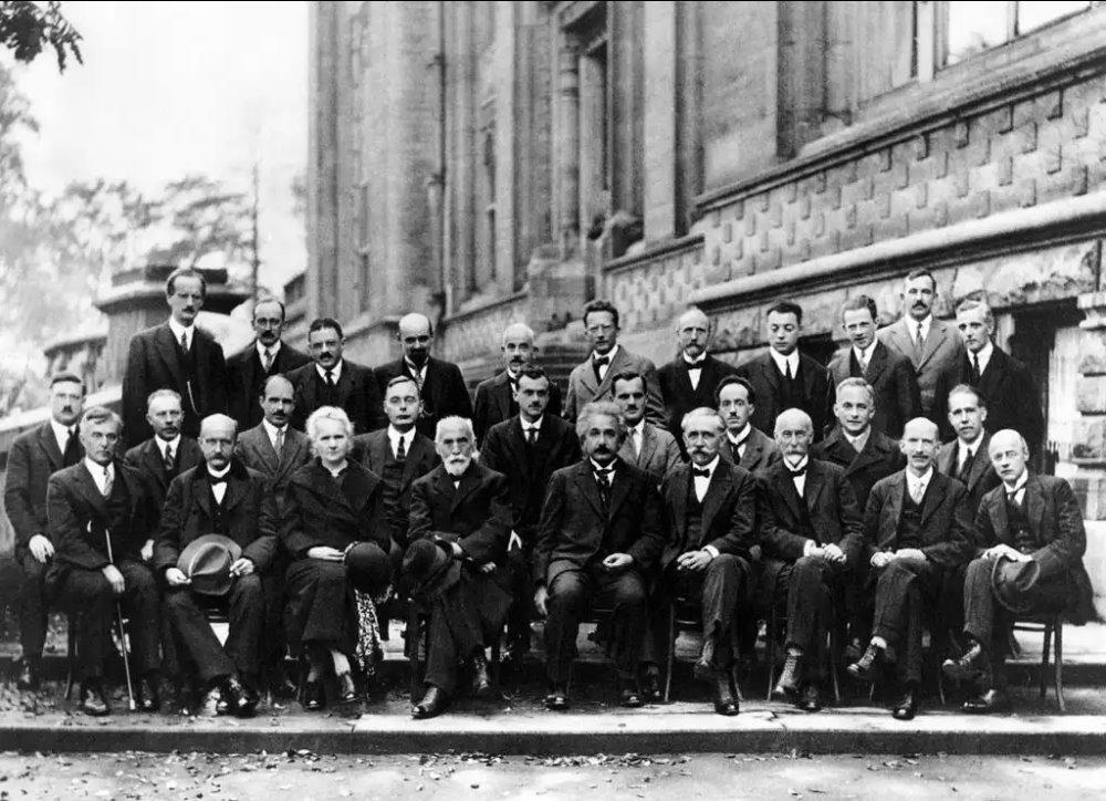 mítica reunión en Solvay de Einstein y otros 17 premios nobel