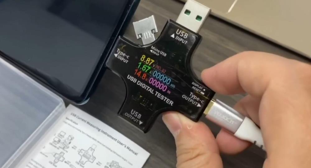 Medidor voltaje puertos USB