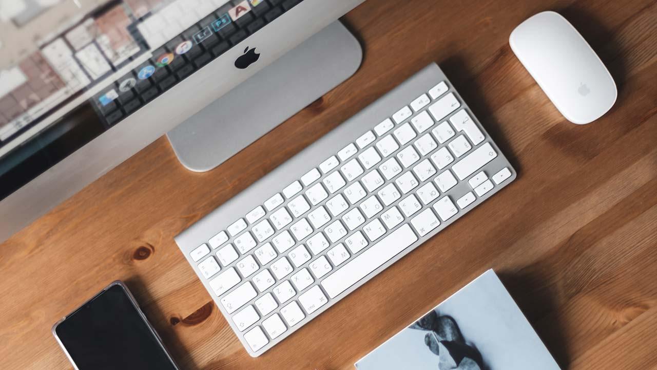 iMac con Magic Keyboard y Magic Mouse