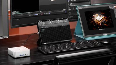 Imagen del GEEKOM A7 dentro de un setup