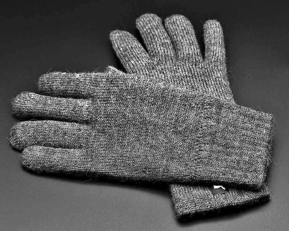 Unos guantes de lana para manos frías