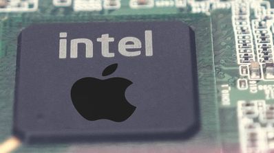 Imagen de un chip Intel con un logo de una Apple mordida