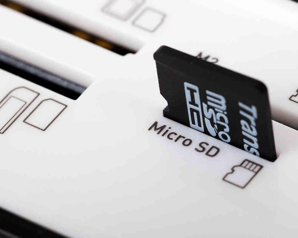 Tarjeta MicroSD insertada Nintendo Switch