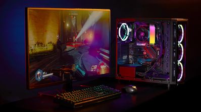 Ordenador gaming con teclado y ratón