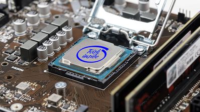 Imagen de un procesador Intel con una pegatina de Risk Inside ya que falla con Unreal Engine