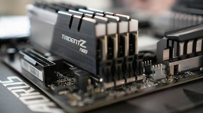 Módulos memoria RAM en una placa base