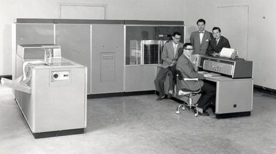 así era el primer disco duro de la historia el ibm 305 ramac