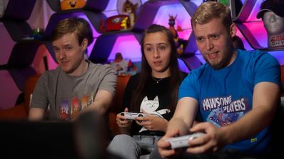 Jóvenes jugando con la PS5
