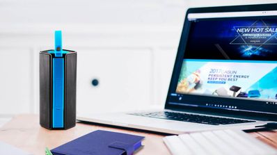 Portátil con altavoz conectado