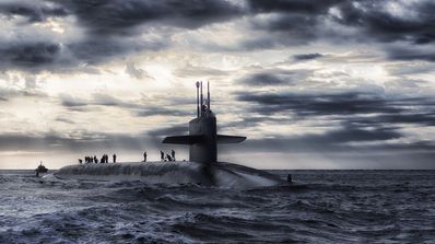 Submarino saliendo del agua