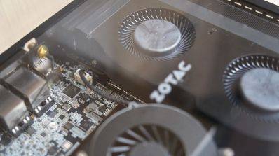Mini PC Zotac Magnus EN75060TC con RTX 5060 Ti