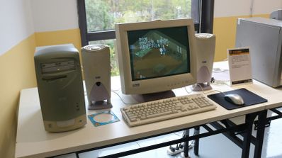 Pc antiguo ejecutando juegos